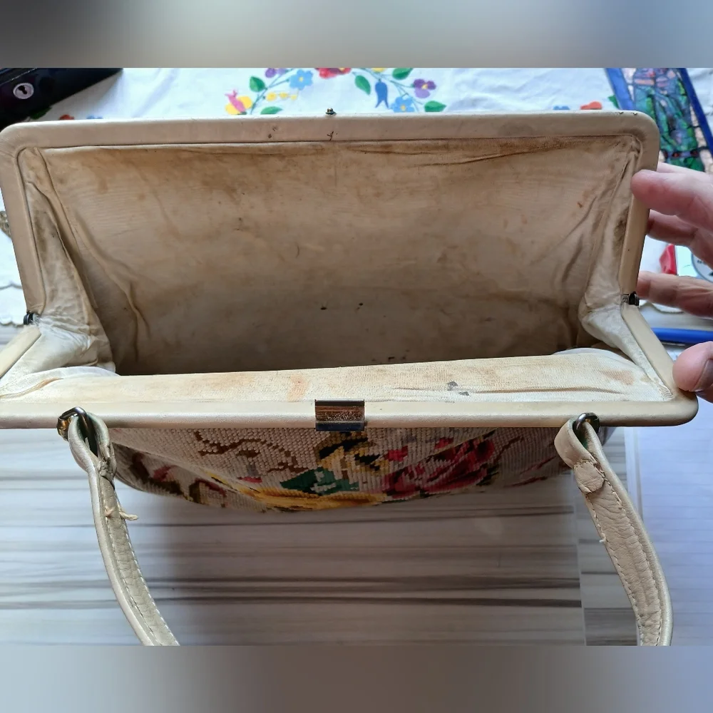 Very Old Handcrafted Needlework Purse - Picture 4 of 6